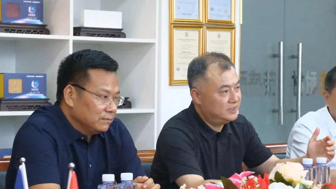 新密市委常委、政法委書記劉軍杰一行蒞臨榮盛科技集團(tuán)調(diào)研指導(dǎo)