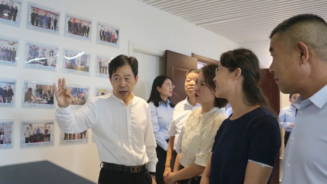 新密市委常委、政法委書記劉軍杰一行蒞臨榮盛科技集團(tuán)調(diào)研指導(dǎo)