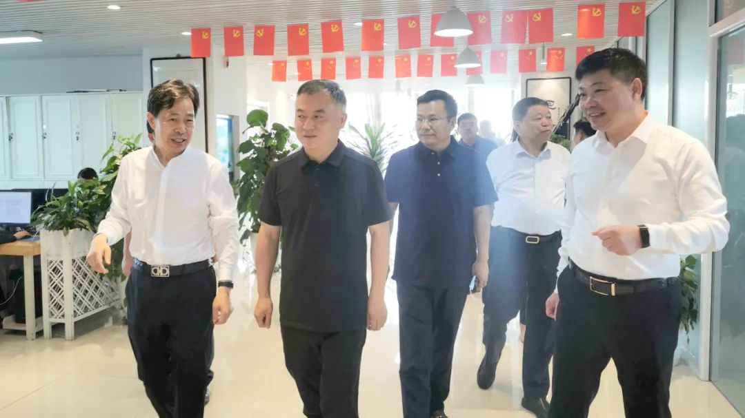 新密市委常委、政法委書記劉軍杰一行蒞臨榮盛科技集團(tuán)調(diào)研指導(dǎo)